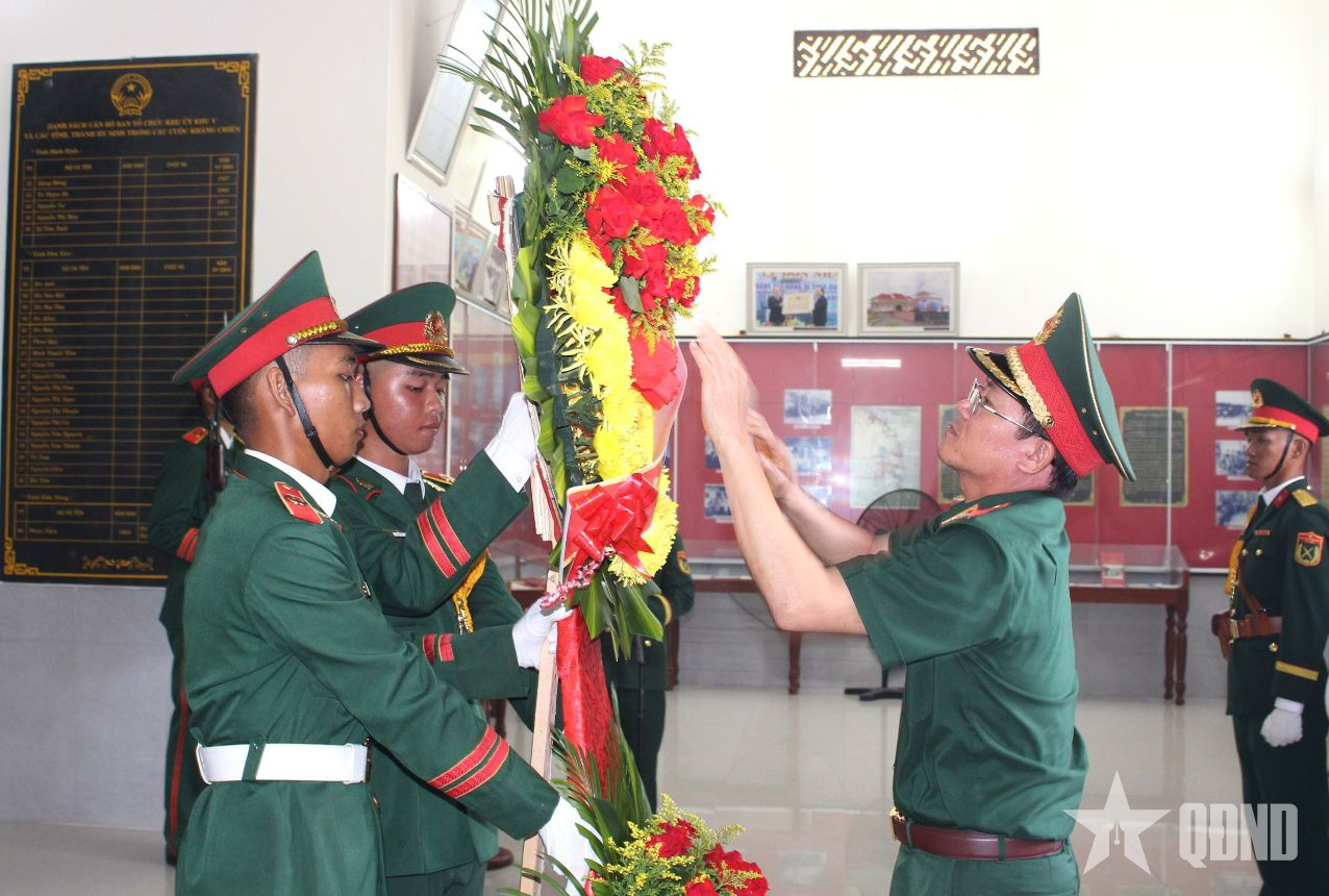 Quân khu 5 dâng hoa, dâng hương tri ân tại căn cứ địa cách mạng
